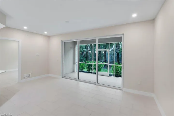 Open Living area toward lanai