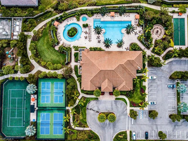 8021  Calle Canovas  CT, Naples, FL 34114