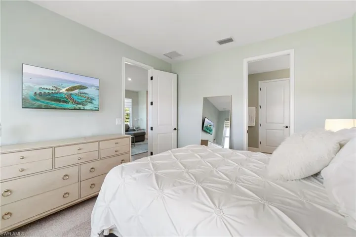 8021  Calle Canovas  CT, Naples, FL 34114