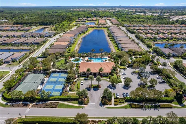 8021  Calle Canovas  CT, Naples, FL 34114