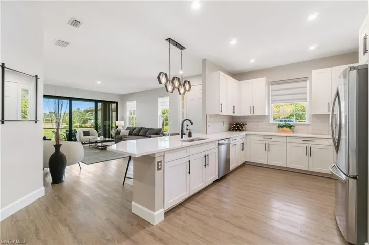 8021  Calle Canovas  CT, Naples, FL 34114