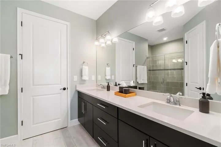 8021  Calle Canovas  CT, Naples, FL 34114
