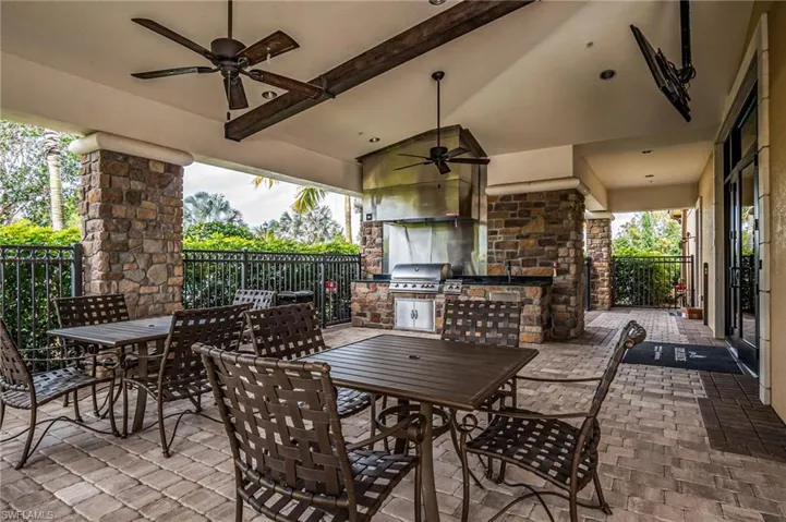 8021  Calle Canovas  CT, Naples, FL 34114