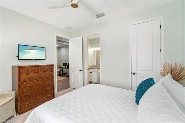 8021  Calle Canovas  CT, Naples, FL 34114