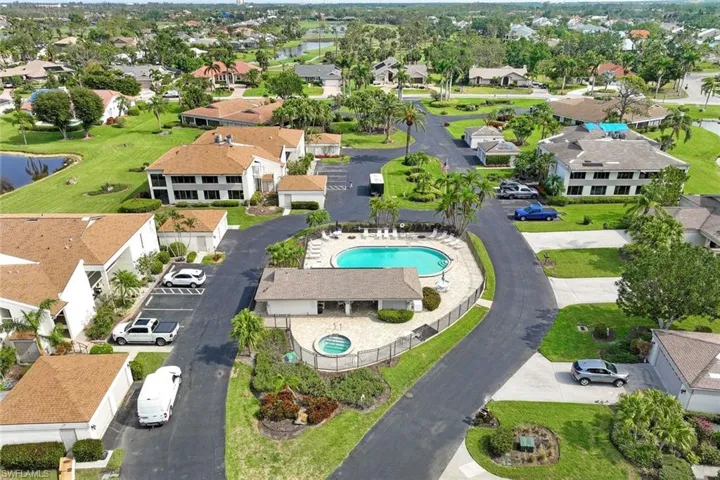 Waters Edge Community Pool & Spa- just a Few Steps Away!