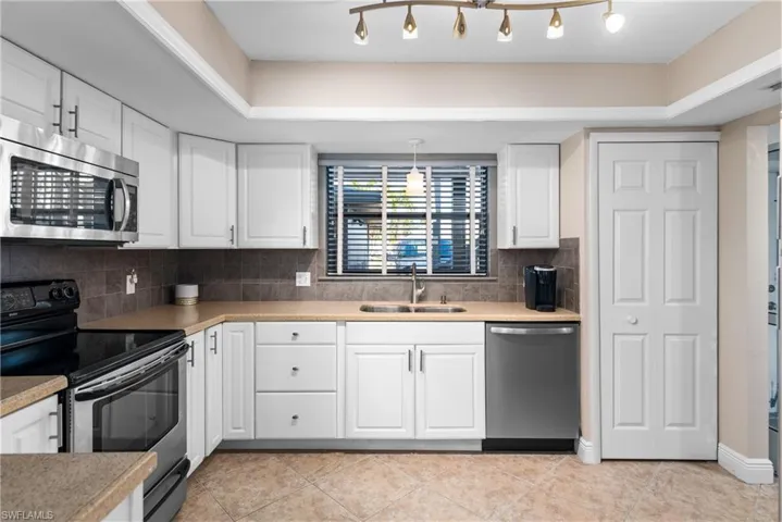 822 48th Ter 102, Cape Coral, Florida 33914