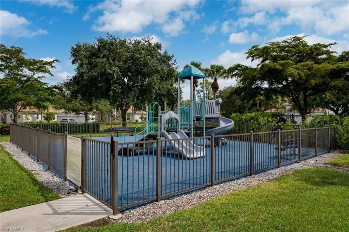 15821 Delaplata Ln, Naples, Florida 34110