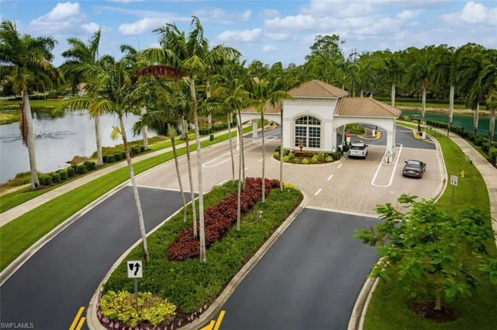 15821 Delaplata Ln, Naples, Florida 34110