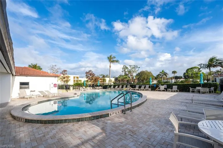 1087  Forest Lakes  DR, Naples, FL 34105