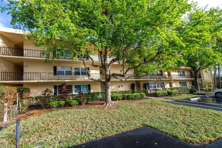 1087  Forest Lakes  DR, Naples, FL 34105