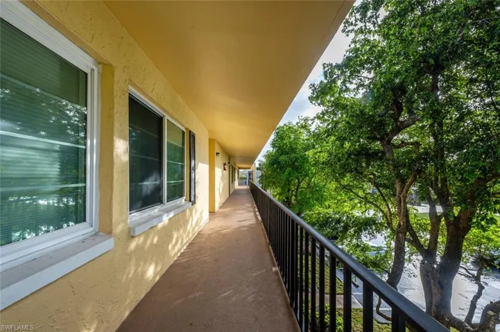 1087  Forest Lakes  DR, Naples, FL 34105