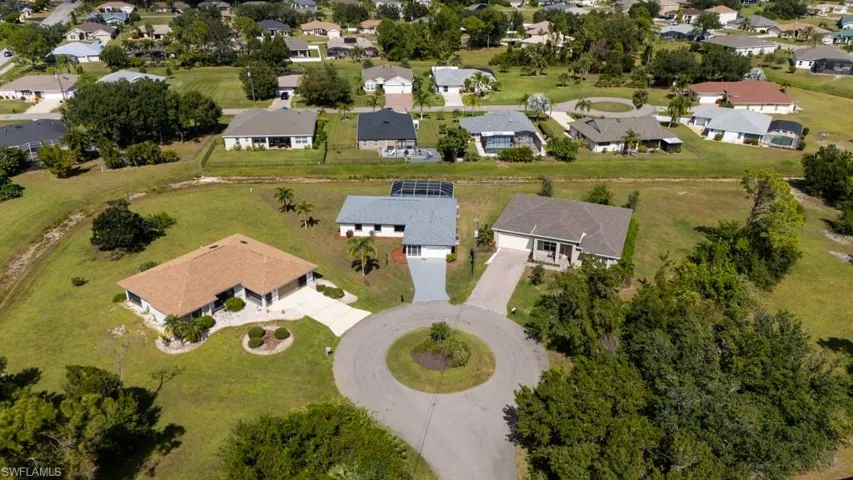 Bird’s-eye view showcasing the home’s cul-de-sac location and surrounding community.