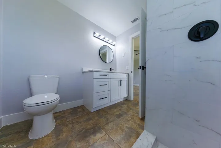 Ensuite bathroom with walk-in shower and modern finishes, combining style and function for everyday comfort.