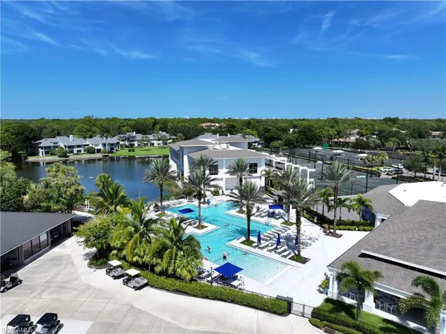 130 Amblewood Ln 8-801, Naples, Florida 34105