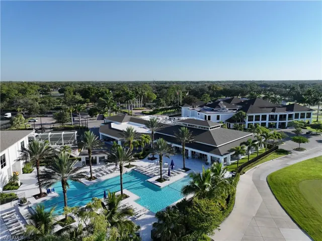 130 Amblewood Ln 8-801, Naples, Florida 34105