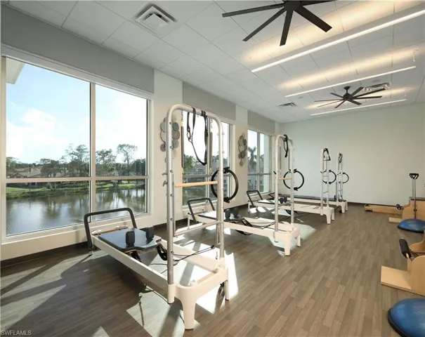 130 Amblewood Ln 8-801, Naples, Florida 34105
