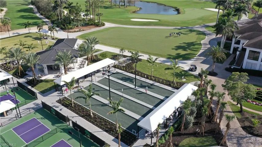 130 Amblewood Ln 8-801, Naples, Florida 34105