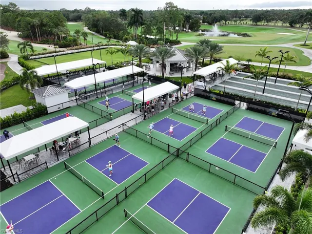 130 Amblewood Ln 8-801, Naples, Florida 34105