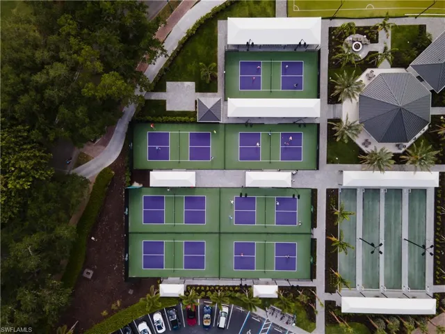 130 Amblewood Ln 8-801, Naples, Florida 34105