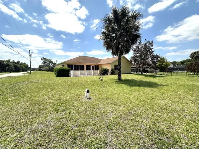 2409 Del Ray Pl, Lehigh Acres, Florida 33936