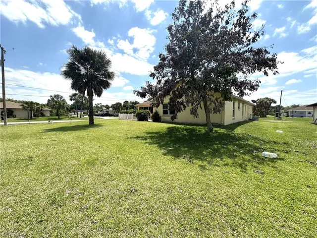 2409 Del Ray Pl, Lehigh Acres, Florida 33936