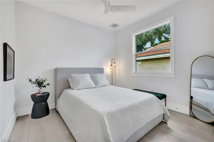 Guest bedroom with ensuite bathroom.