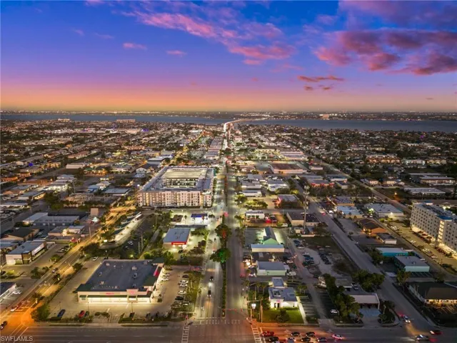 Just Minutes to Downtown Cape Coral