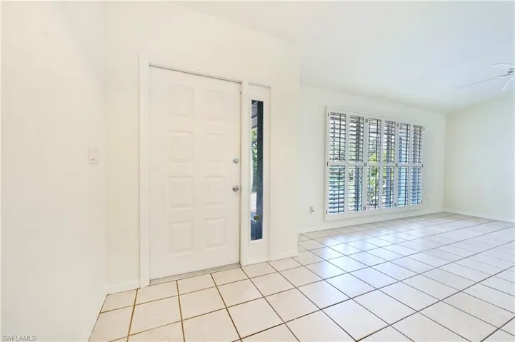 Tiled entrance foyer featuring ceiling fan