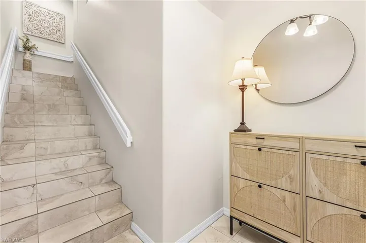 Light and bright entry with full tile throughout.