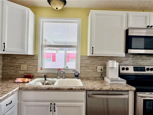 3021  Artesian  LN, North Fort Myers, FL 33917