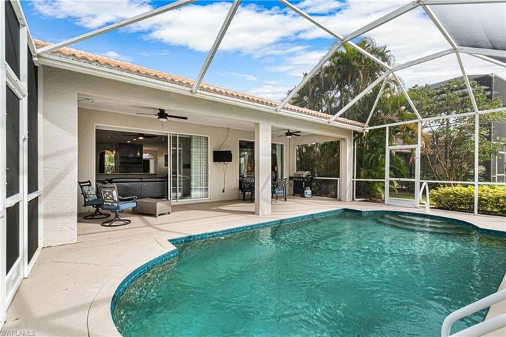 Large Pool & Lanai