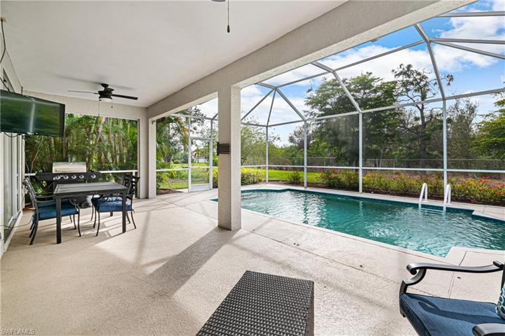 Covered Lanai to Pool View