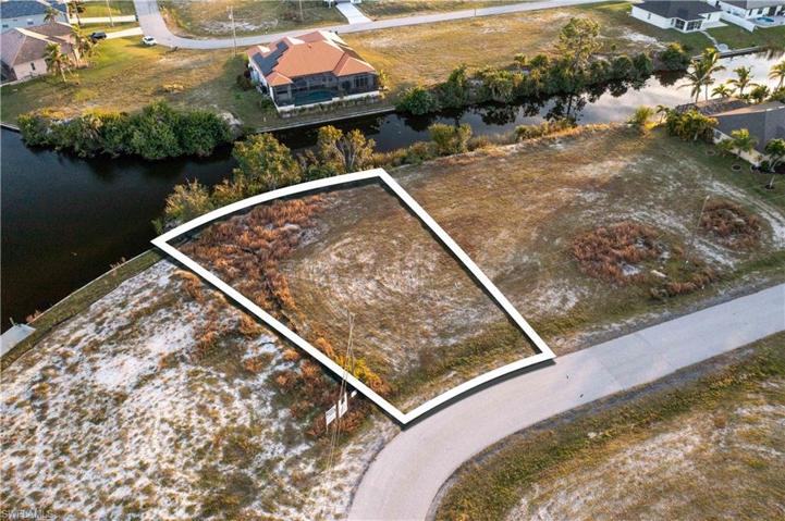 1906 NW 4th ST, CAPE CORAL FL 33993