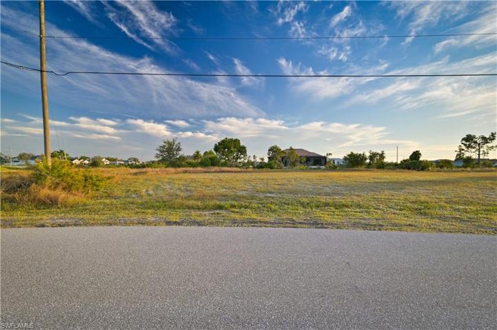 1906 NW 4th ST, CAPE CORAL FL 33993