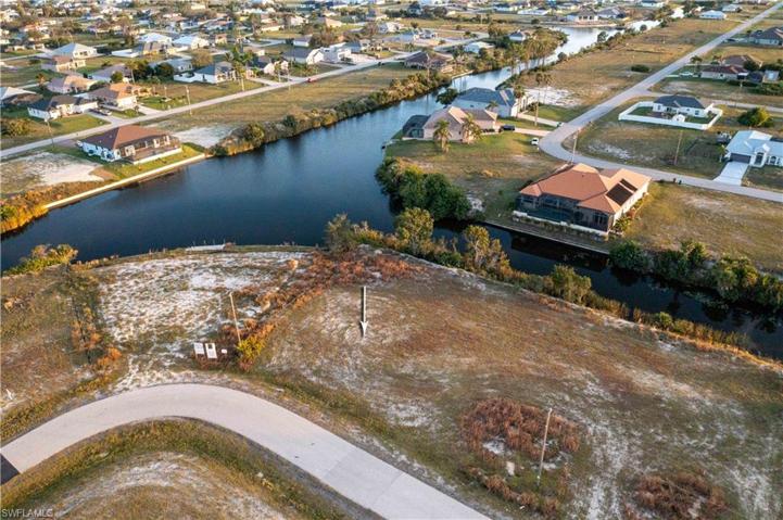 1906 NW 4th ST, CAPE CORAL FL 33993