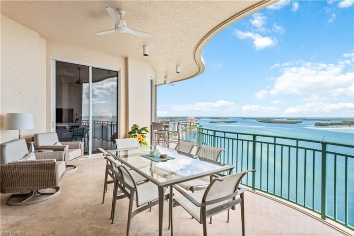 Spacious Main Lanai