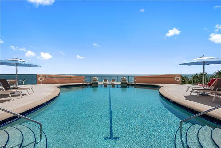 Stunning Belize Pool