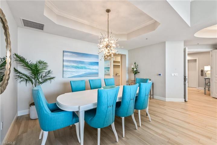 Gorgeous Dinding Room