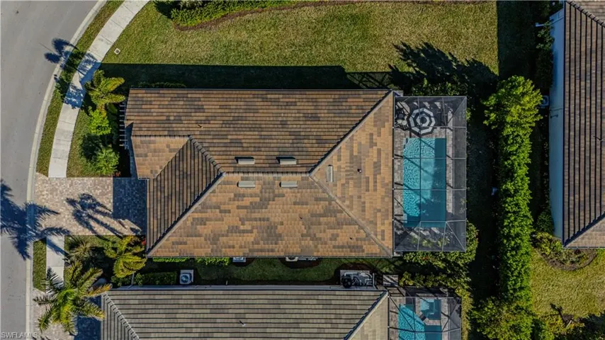 Birds eye view of property