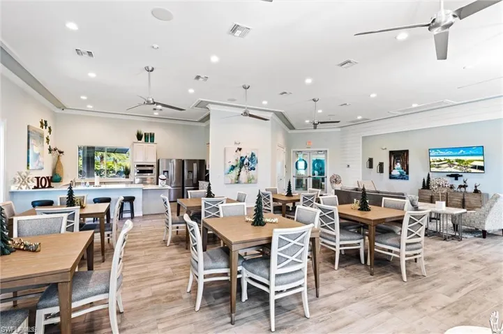 Communty Room & kitchen in clubhouse