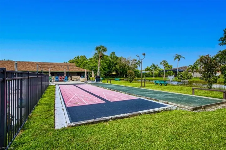 Shuffleboard-Courts