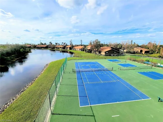 Community Tennis on Lake