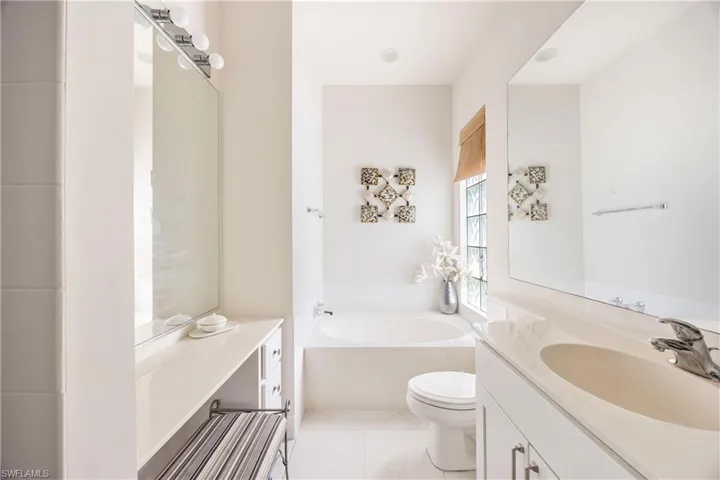 3803  Valentia  WAY, Naples, FL 34119