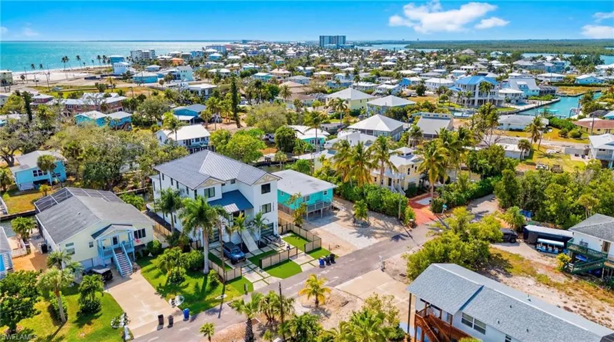 270 Dundee Rd, Fort Myers Beach, Florida 33931