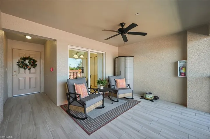 Front lanai with ceiling fan