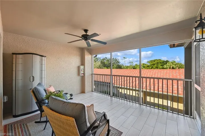 Front lanai featuring ceiling fan