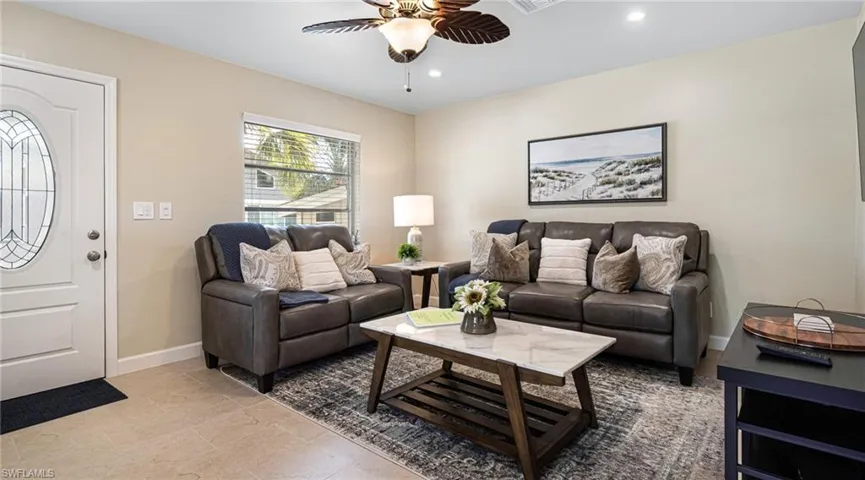 Living area featuring a ceiling fan, recessed lighting, and baseboards