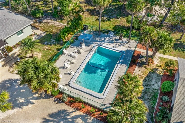 Birds eye view of property