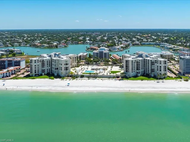 Bird's eye view of waterfront with a beach