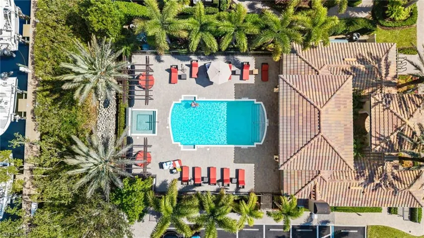 Community Pool/Spa/Community Grill Room!